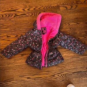 Good🎉condition:  Pink and Black Heart Patterned Winter Jacket. size 5T